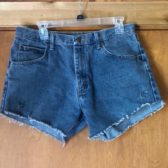 Wrangler distressed cut off blue jeans - Picture 2 of 9